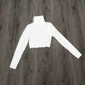 white turtle neck🤍